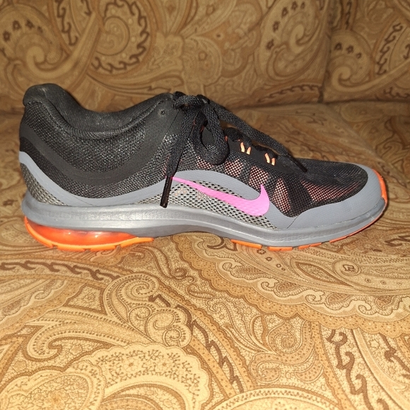 Nike Max Dynasty 2 Women's Black and Pink Athletic Shoes In A Size 9. EUC. - Picture 5 of 12